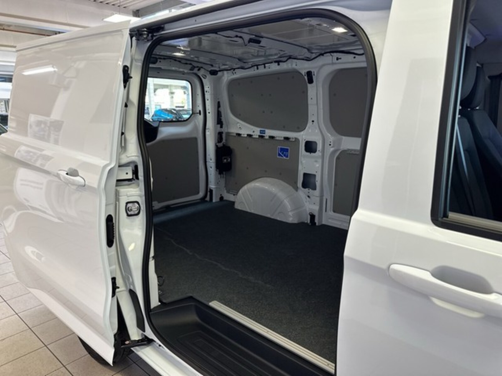 Volkswagen Transporter Kasten kurzer Radstand – Bild 12