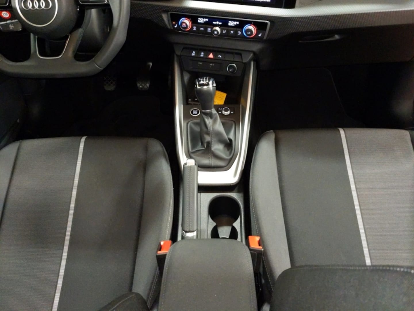 Bild über Audi A1 Sportback S line 30 TFSI Schaltgetriebe - für weitere Informationen kontaktieren Sie den Audi Partner