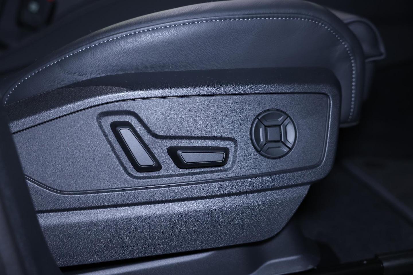 Image about Audi Q5 SUV e-hybrid quattro S tronic