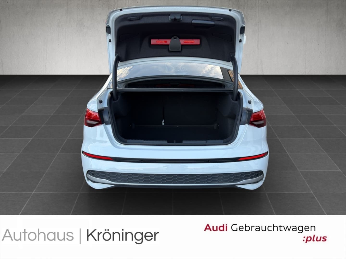 Bild über Audi A3 Limousine advanced 35 TFSI S tronic - für weitere Informationen kontaktieren Sie den Audi Partner