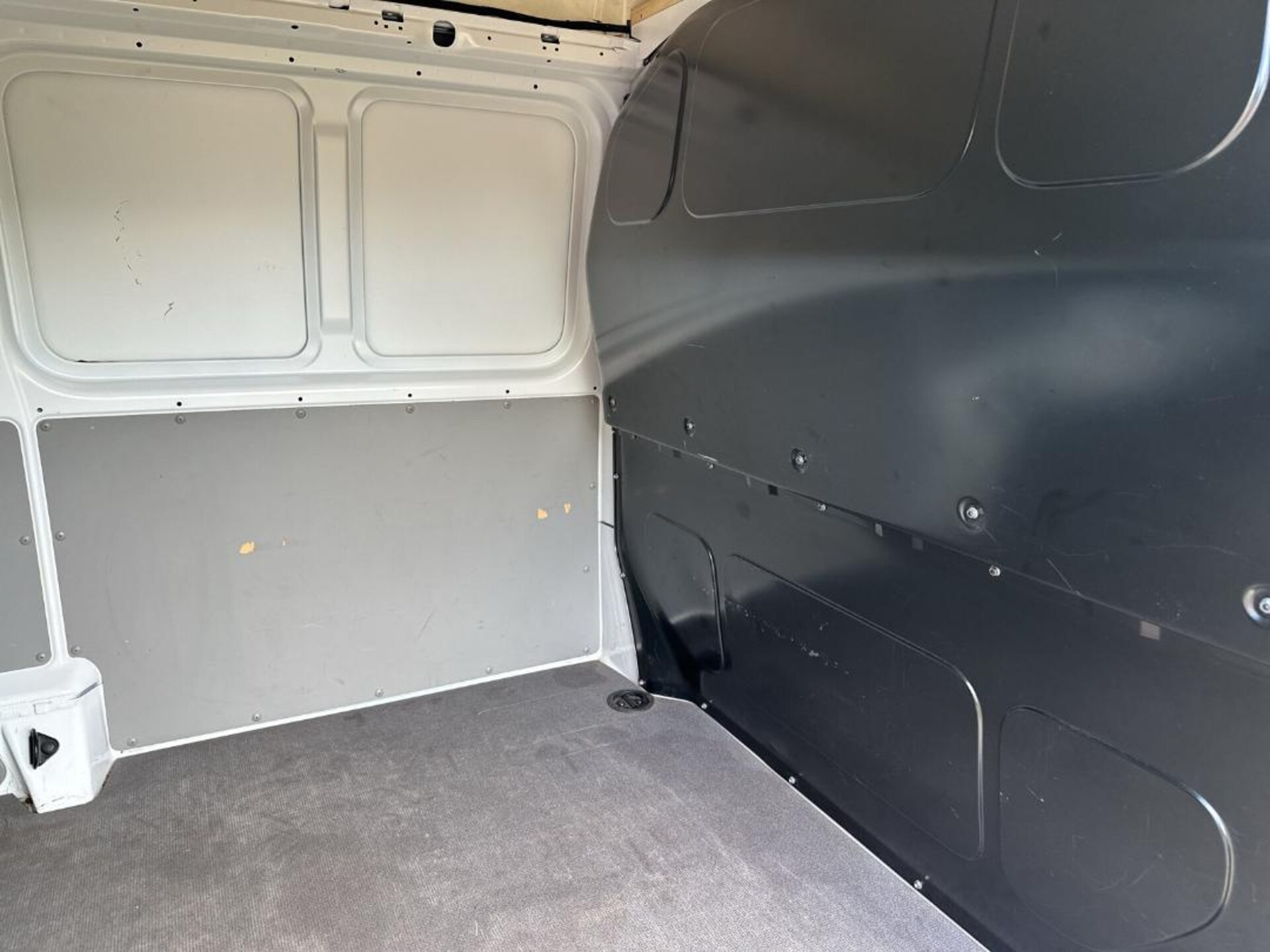 Volkswagen T6 Transporter Kasten langer Radstand