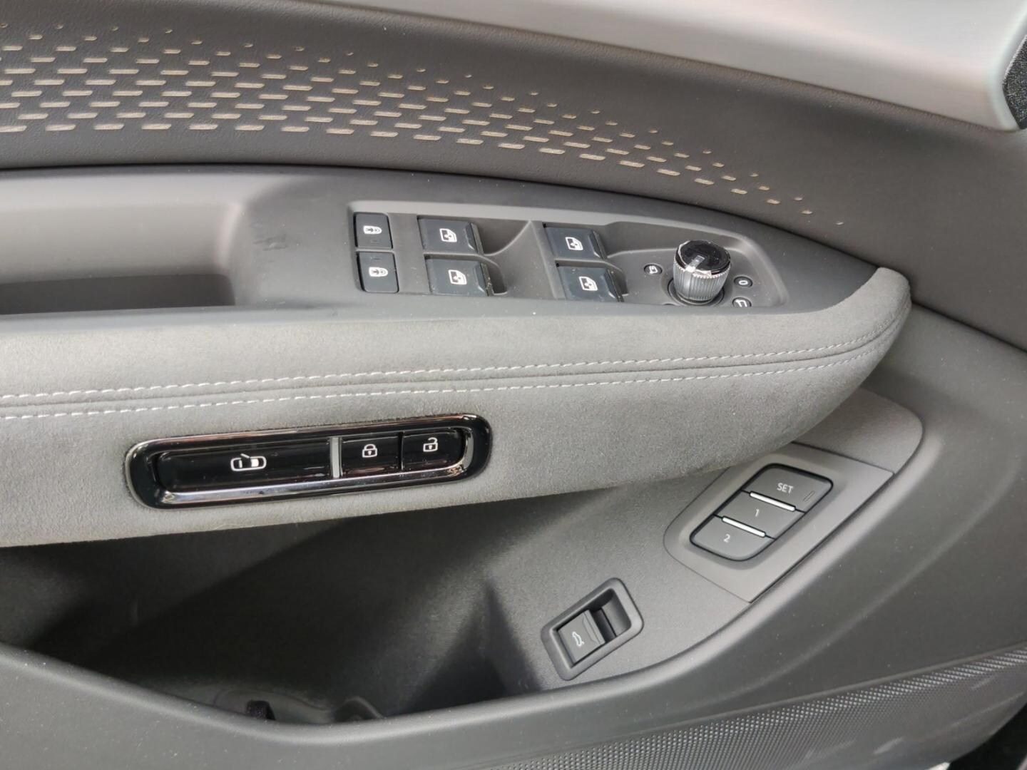 Bild über Audi Q7 SUV TDI quattro 220 kW tiptronic - für weitere Informationen kontaktieren Sie den Audi Partner
