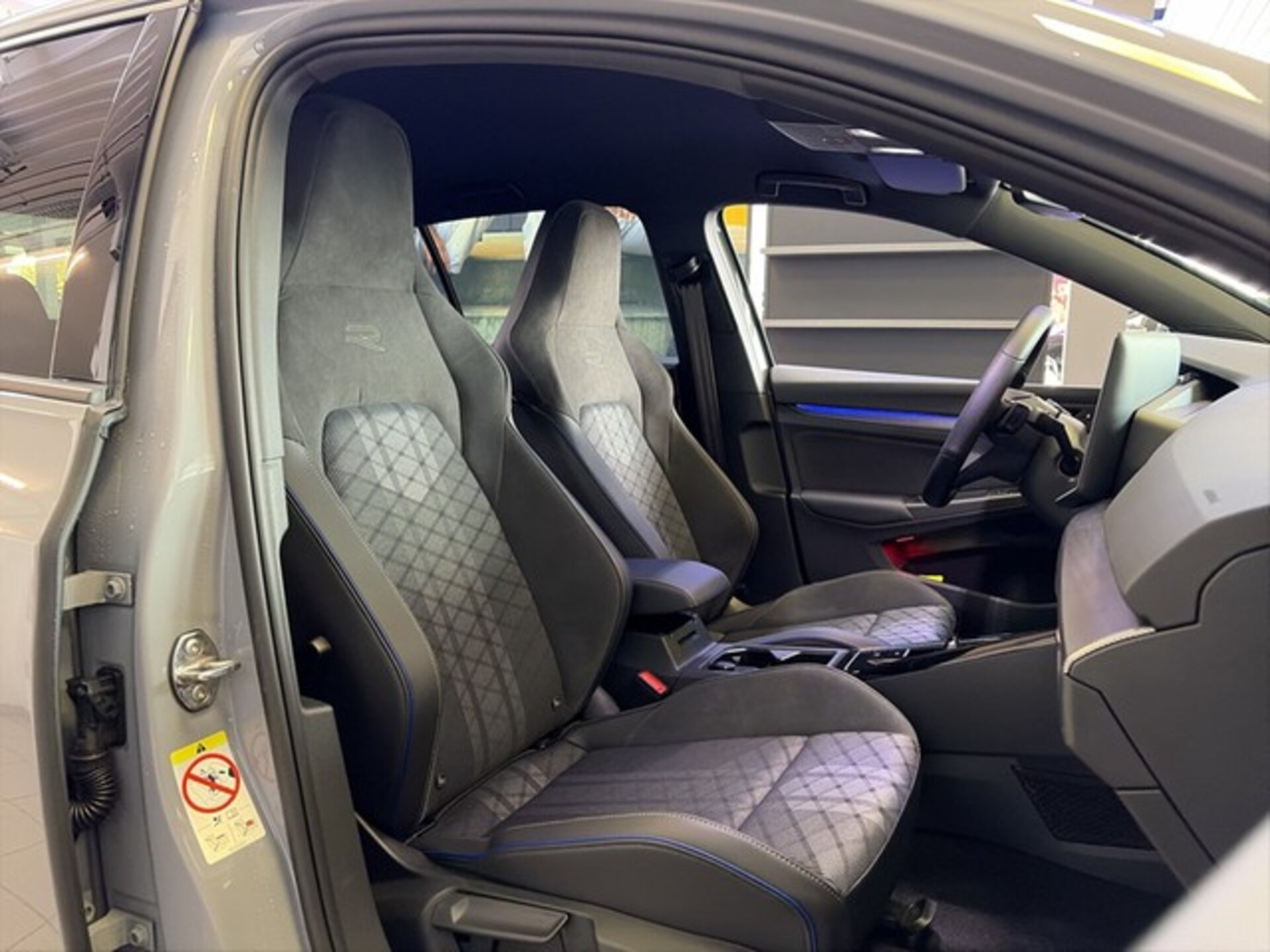 Volkswagen Golf R-Line