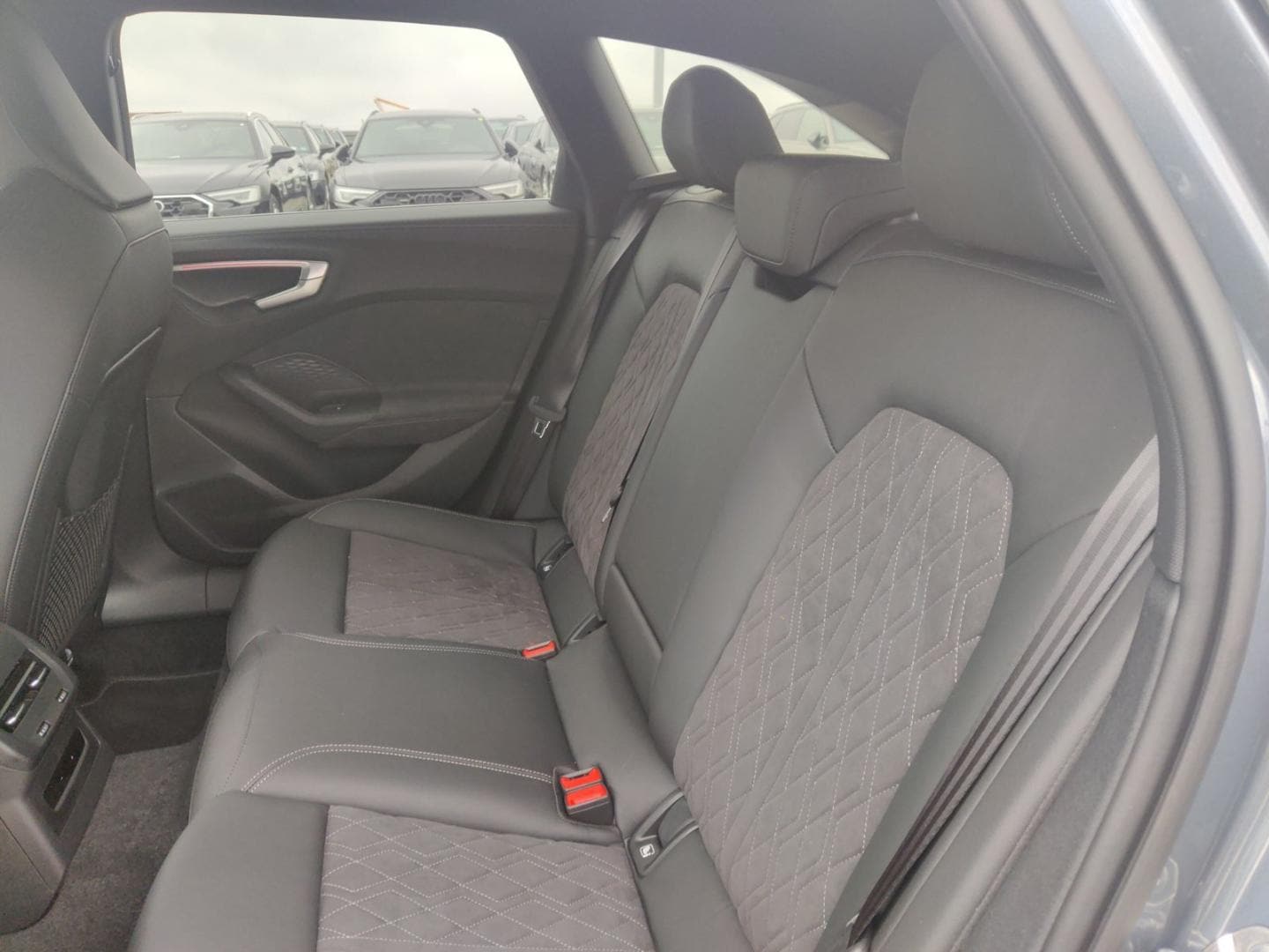 Bild über Audi A5 Avant TDI quattro 150 kW S tronic - für weitere Informationen kontaktieren Sie den Audi Partner