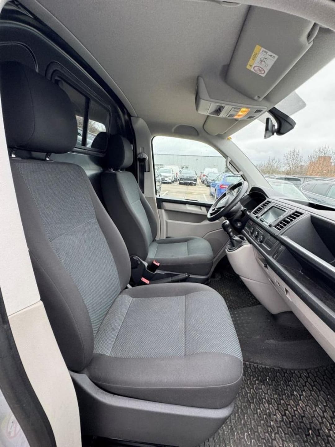 Volkswagen T6 Transporter Kasten langer Radstand