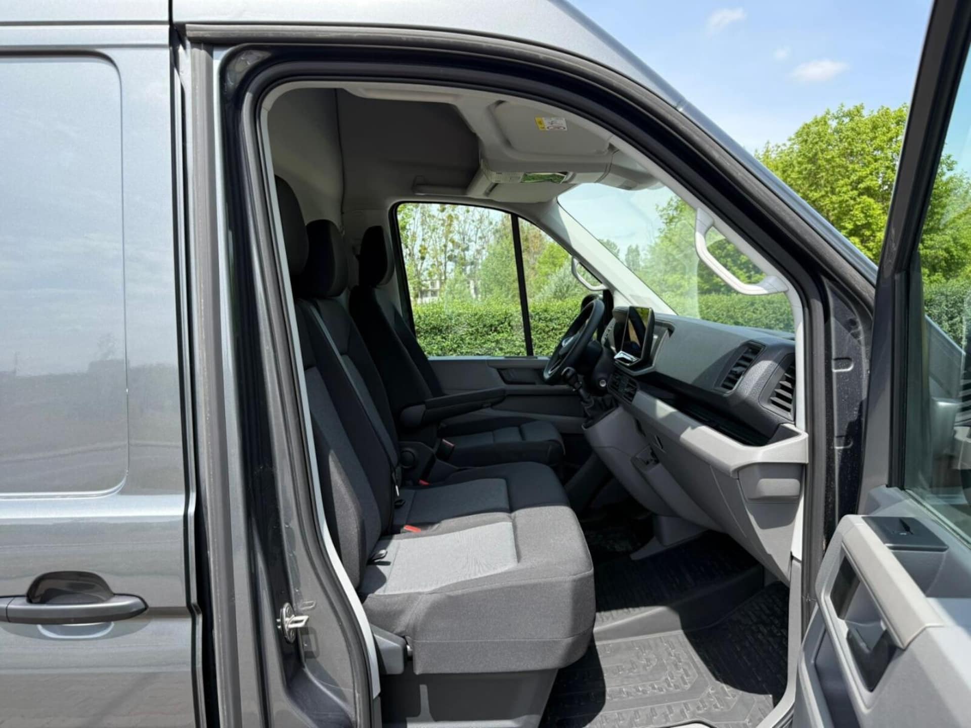 Volkswagen Crafter Furgon średni rozstaw osi