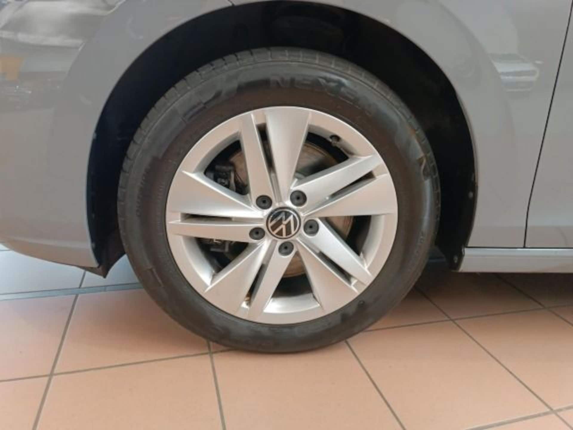Volkswagen Golf Variant Life