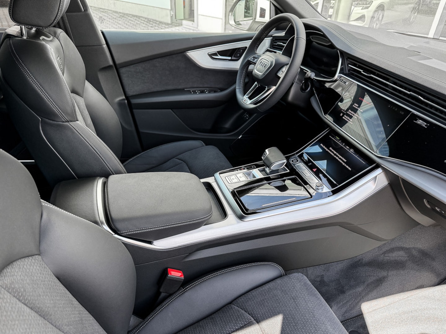 Bild über Audi Q8 SUV TFSI e S line business TFSI e quattro 290 kW tiptronic - für weitere Informationen kontaktieren Sie den Audi Partner
