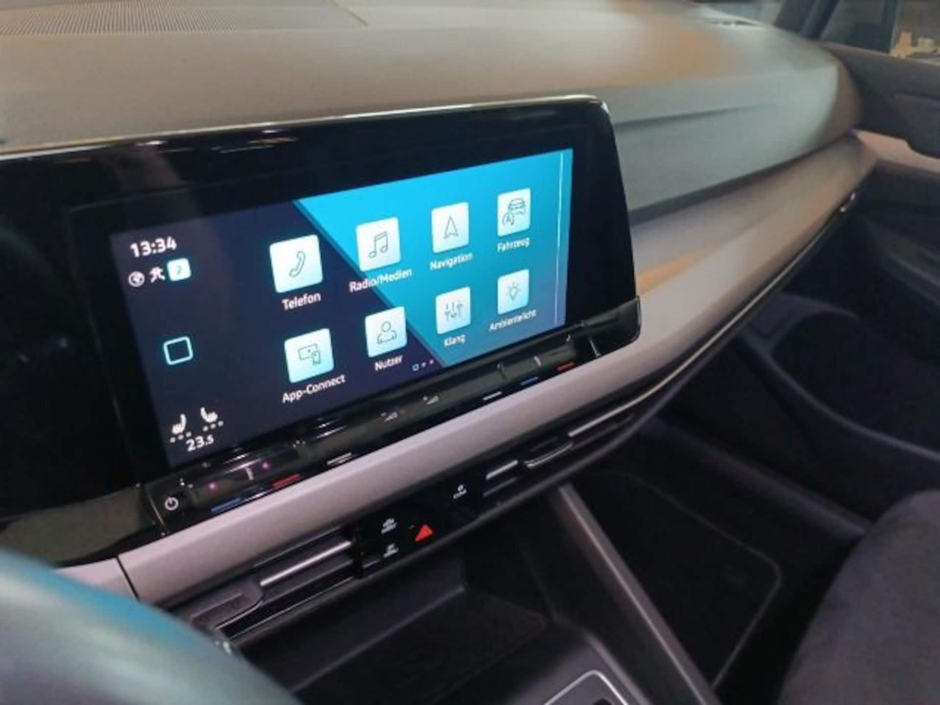 Volkswagen Golf Variant Life