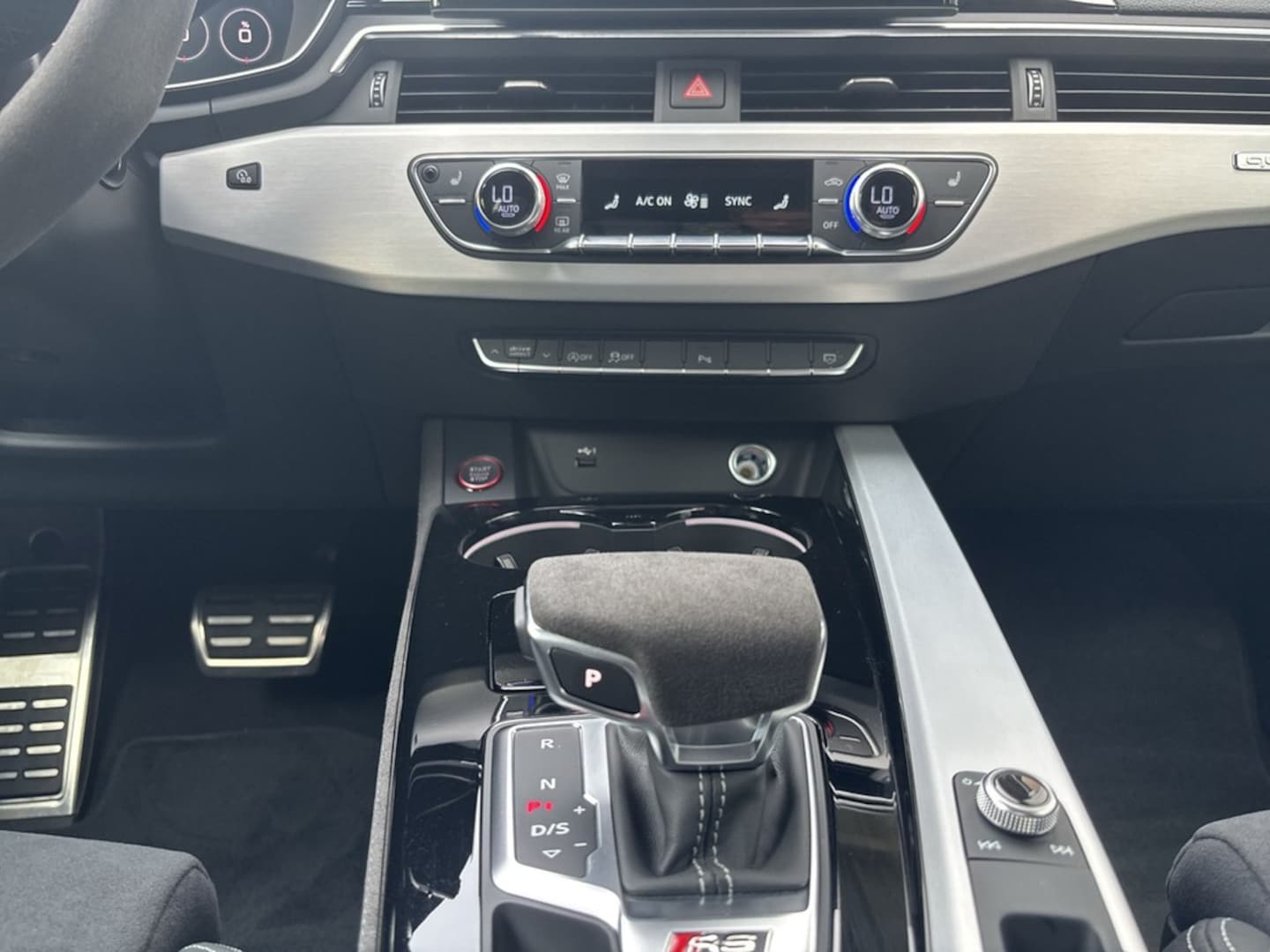 Bild über Audi RS 4 Avant TFSI quattro tiptronic - für weitere Informationen kontaktieren Sie den Audi Partner