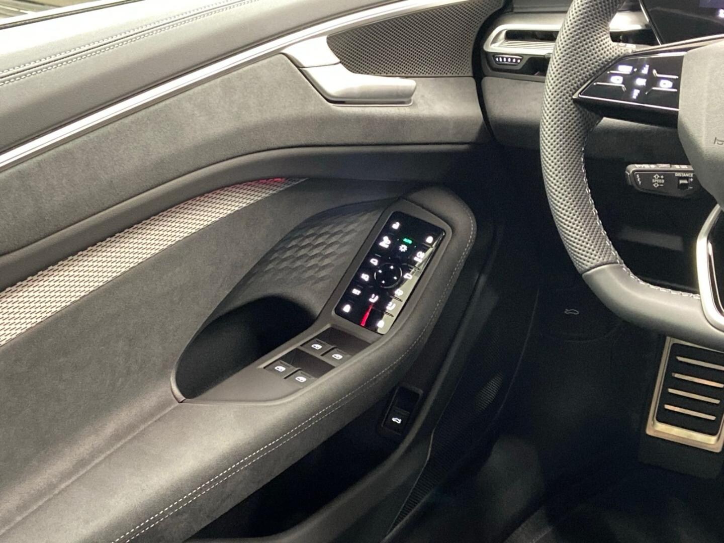Bild über Audi A6 Avant TDI quattro 150 kW S tronic - für weitere Informationen kontaktieren Sie den Audi Partner
