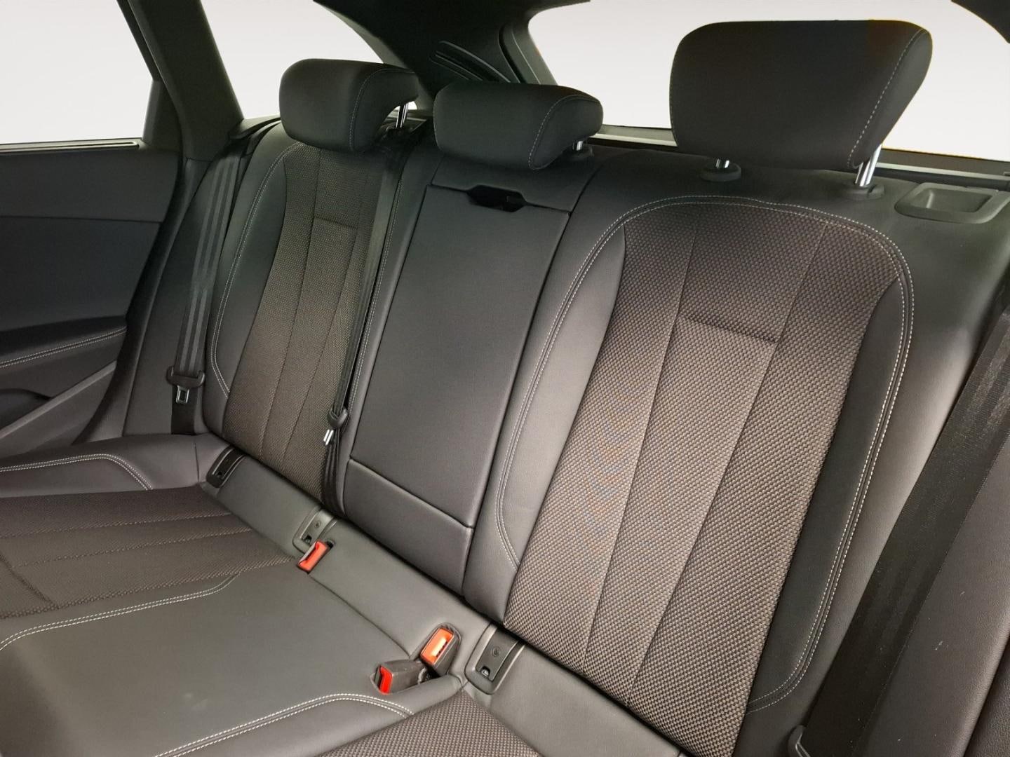 Bild über Audi A4 Avant S line 40 TFSI S tronic - für weitere Informationen kontaktieren Sie den Audi Partner