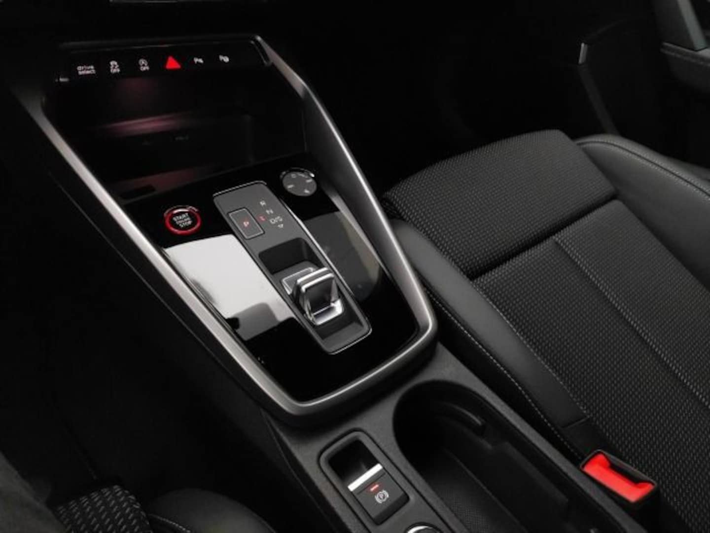 Bild über Audi S3 Limousine TFSI quattro S tronic - für weitere Informationen kontaktieren Sie den Audi Partner