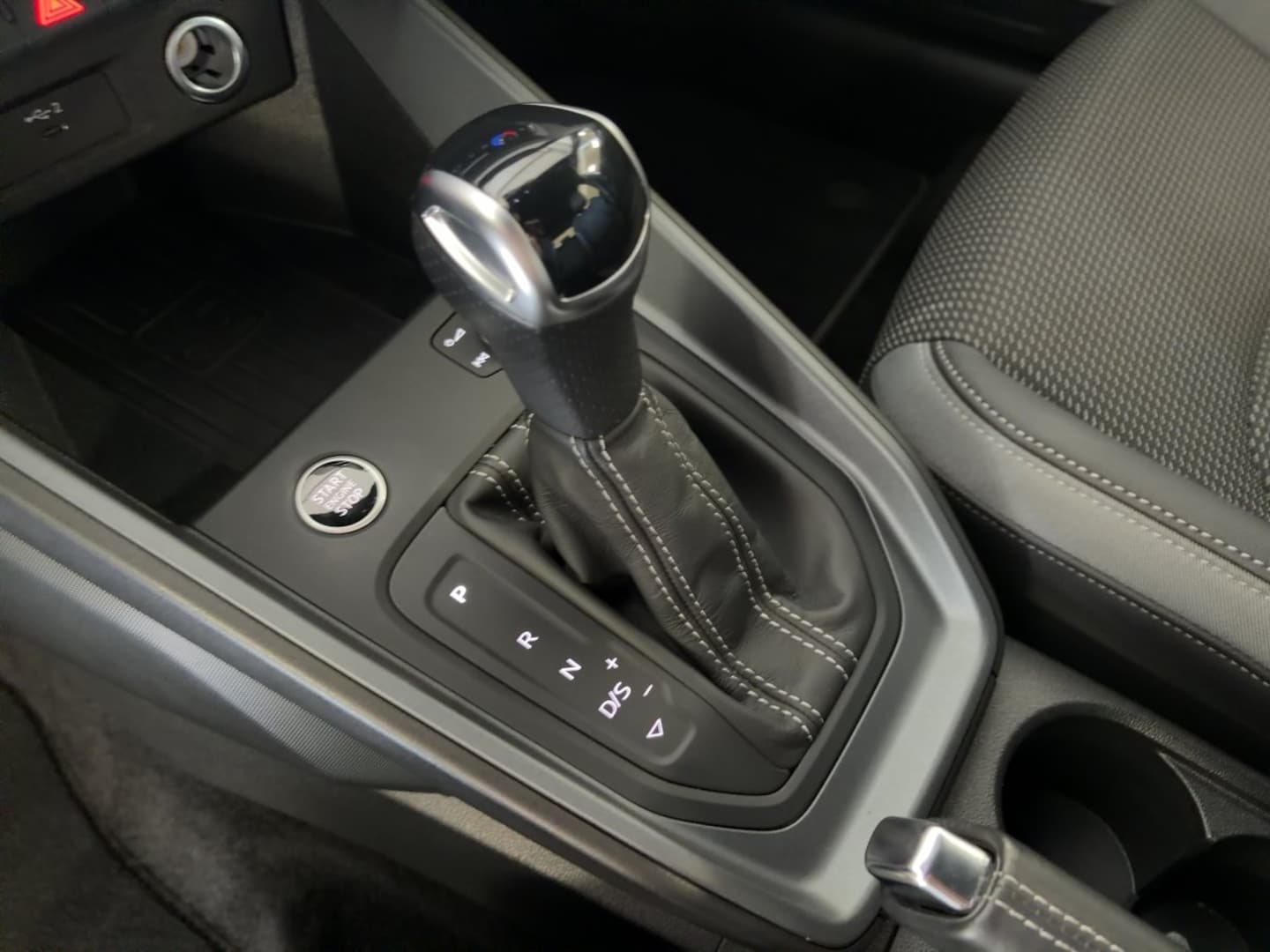 Bild über Audi A1 Sportback S line 30 TFSI S tronic - für weitere Informationen kontaktieren Sie den Audi Partner