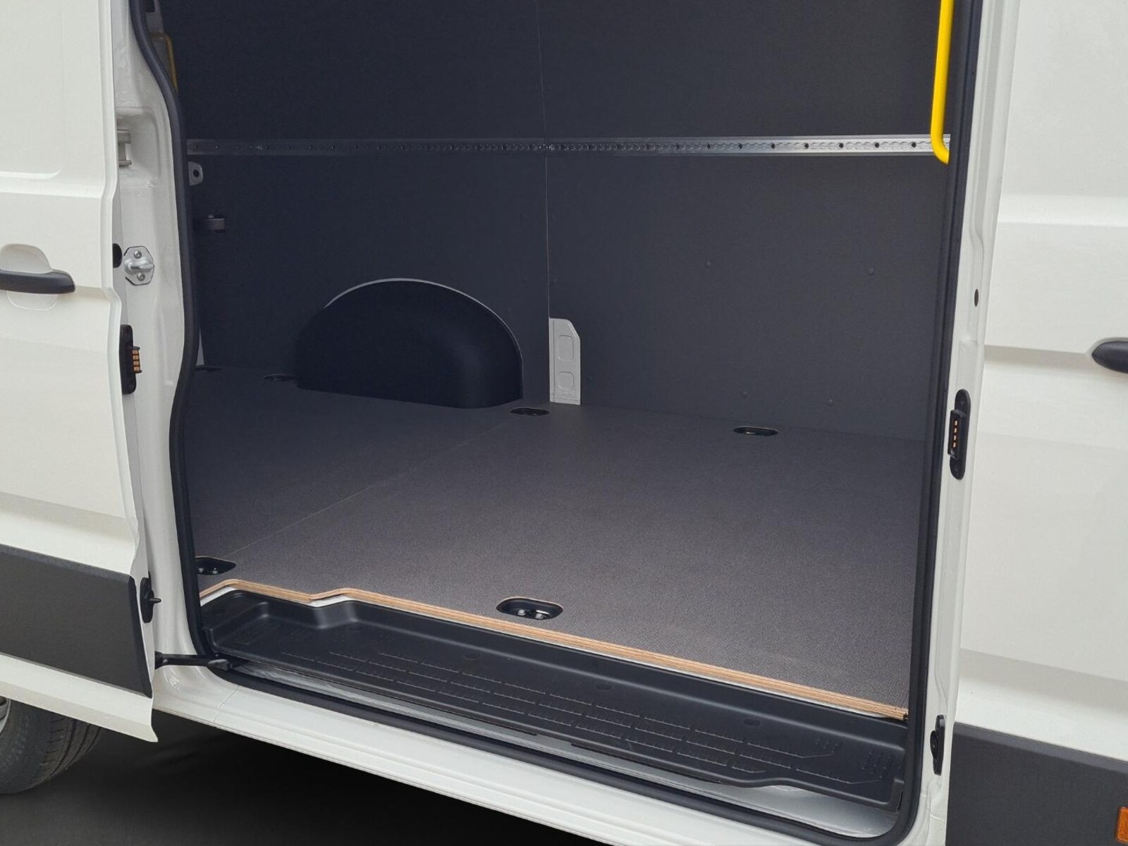 Volkswagen Crafter Kasten mittlerer Radstand – Bild 14
