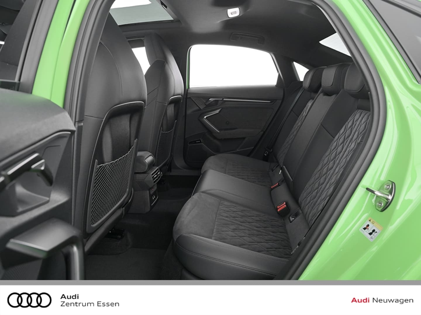 Bild über Audi RS 3 Limousine TFSI quattro 294 kW S tronic - für weitere Informationen kontaktieren Sie den Audi Partner