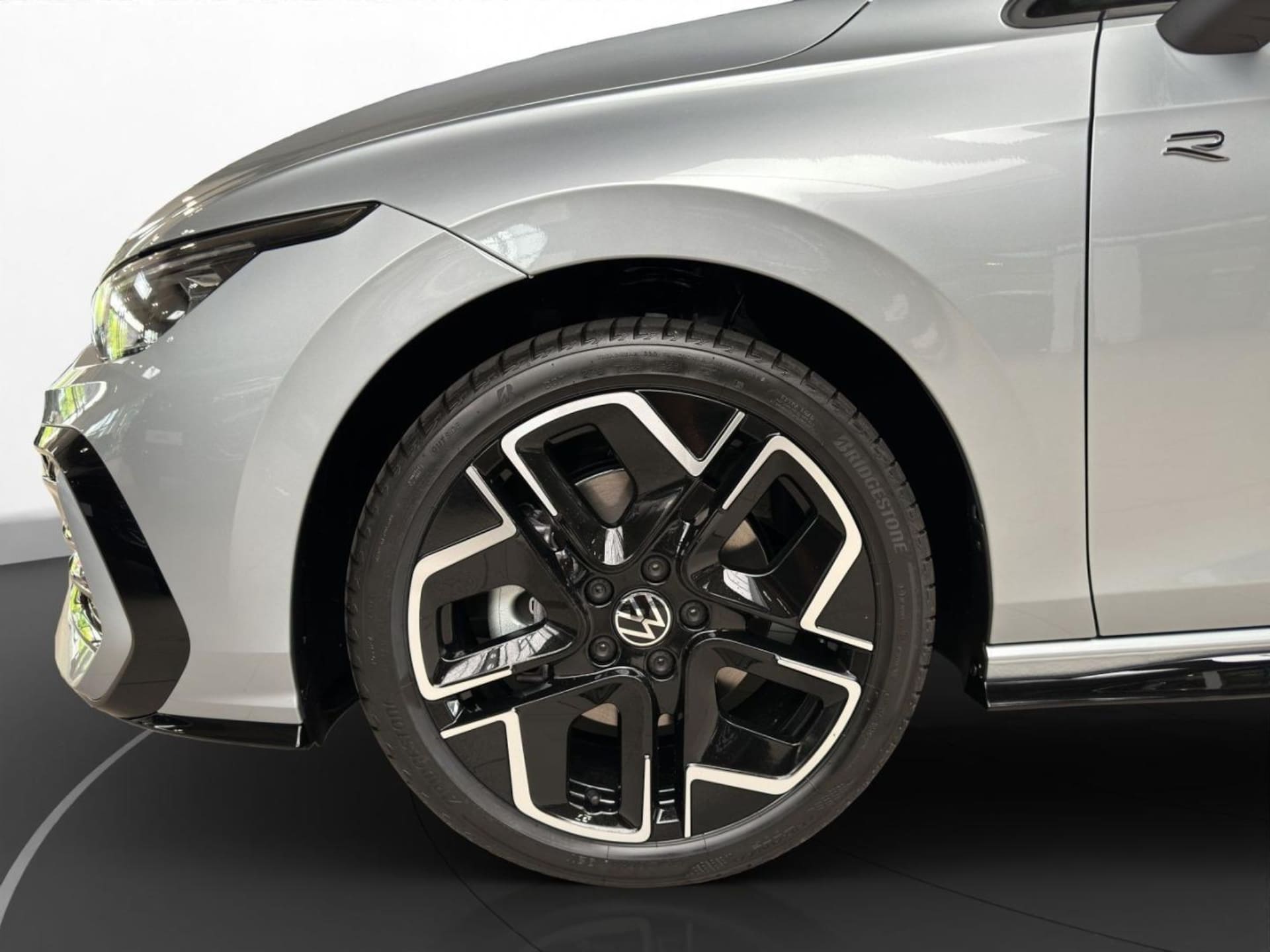 Volkswagen Golf R-Line