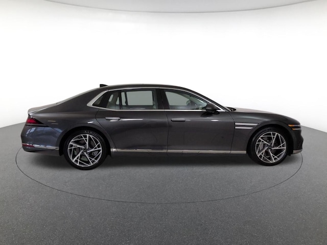 2023 Genesis G90