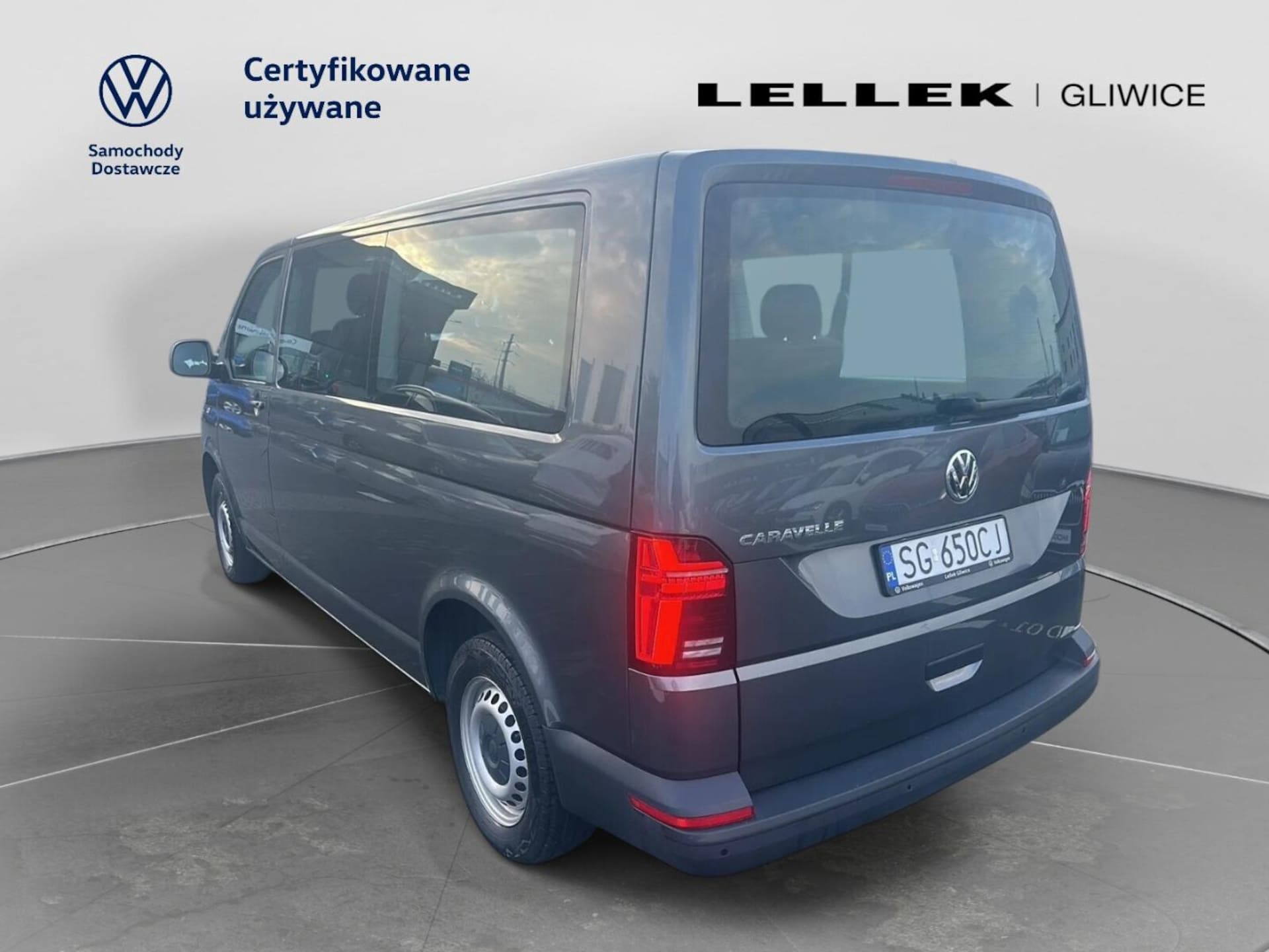 Volkswagen Caravelle 6.1 długi roztaw osi S