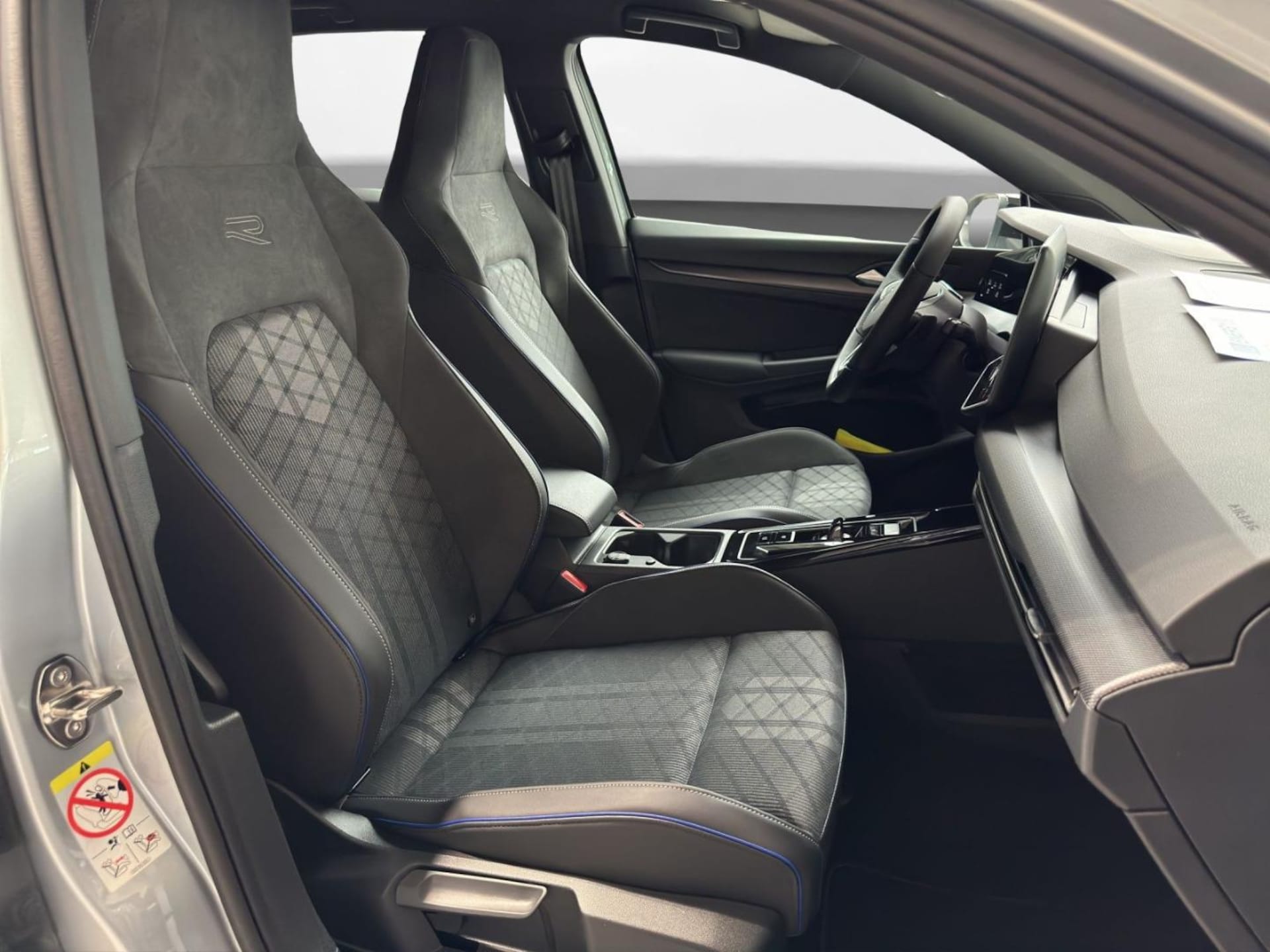 Volkswagen Golf R-Line