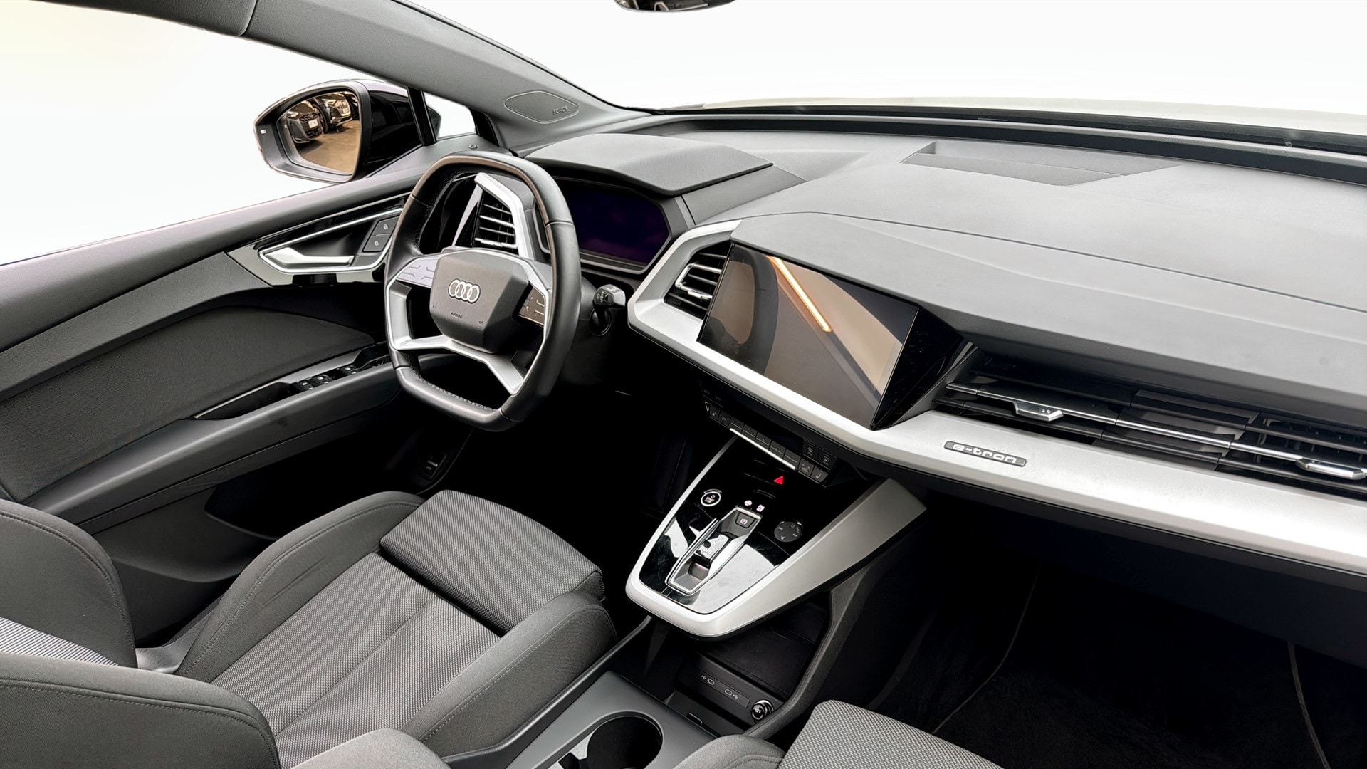 Bild som visar Audi Q4 e-tron Q4 45 e-tron quattro Proline 195,00 kW - för mer information kontakta din Audi Partner