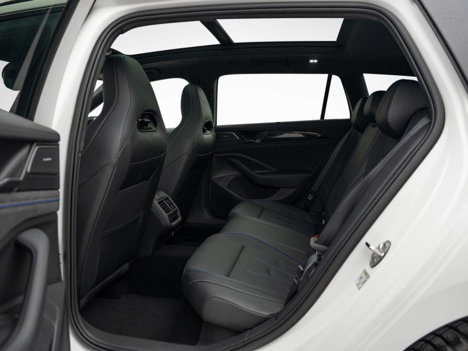 Volkswagen Passat – Bild 7