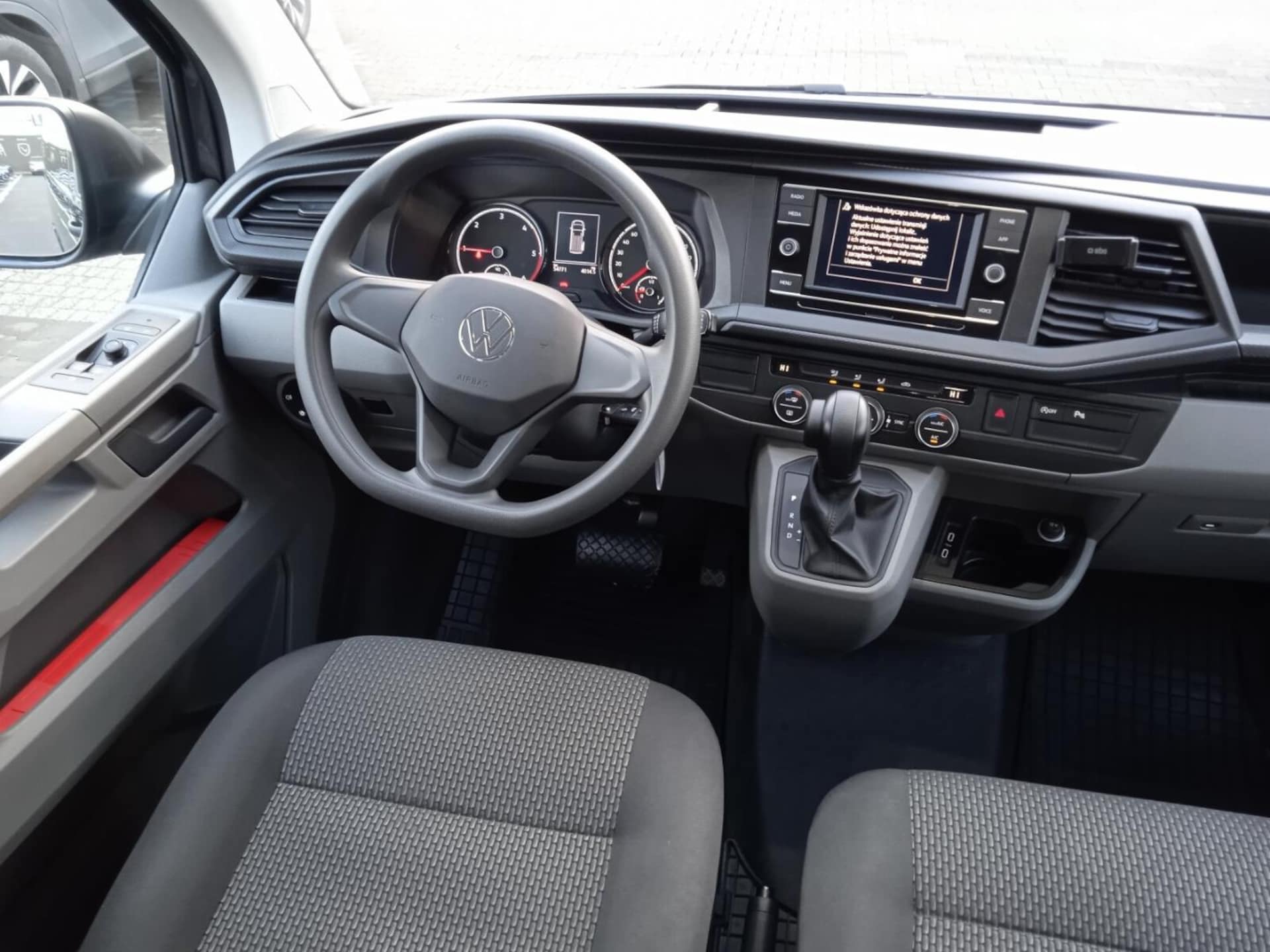 Volkswagen Caravelle 6.1 długi roztaw osi S