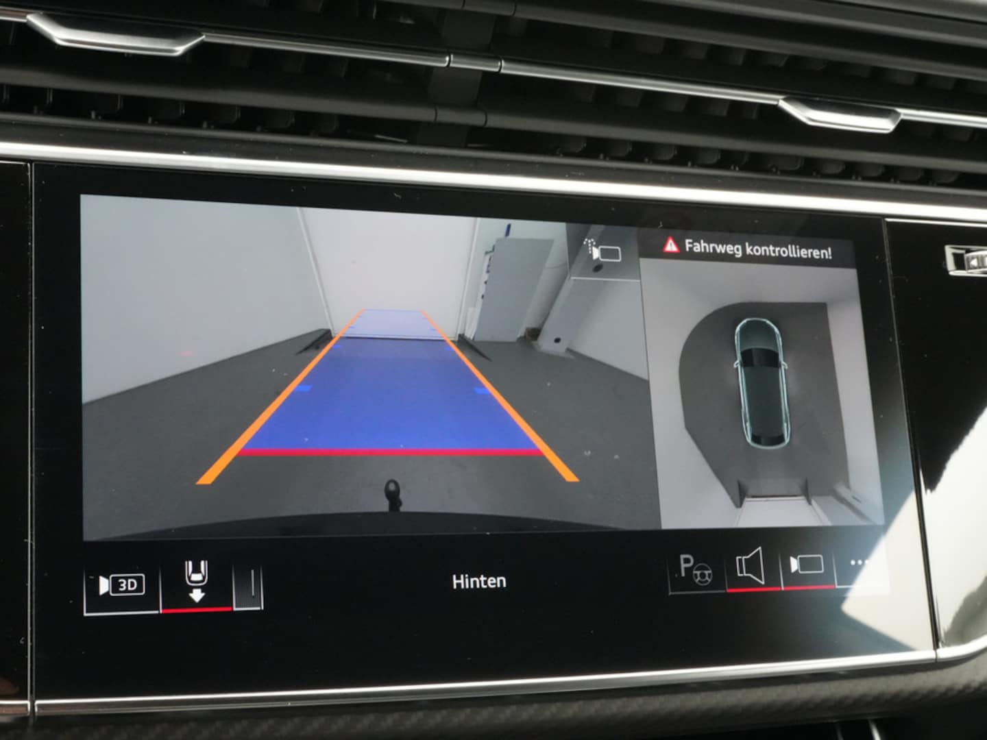 Bild über Audi Q8 SUV TFSI e S line business TFSI e quattro 360 kW tiptronic - für weitere Informationen kontaktieren Sie den Audi Partner