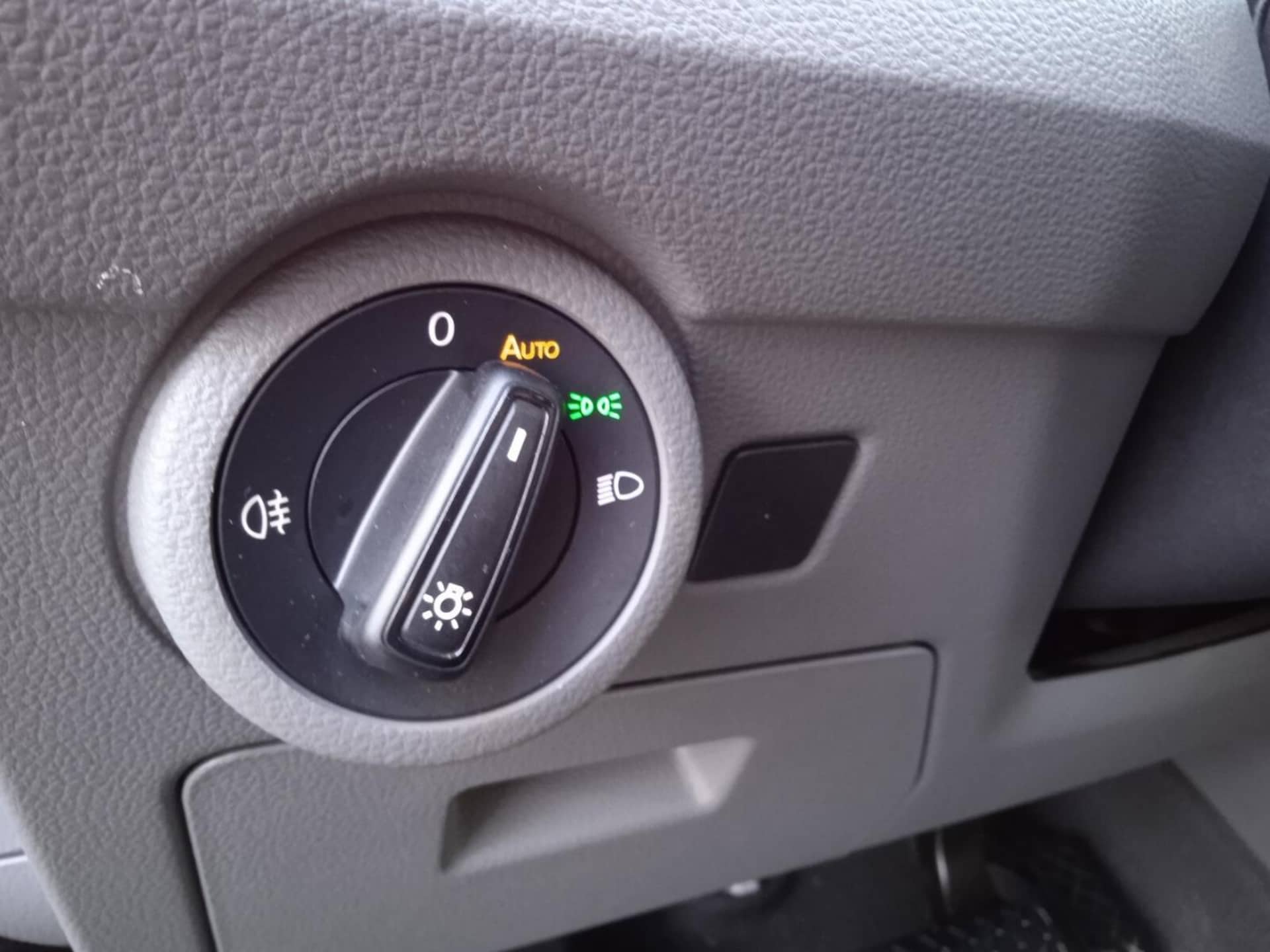 Volkswagen Caravelle 6.1 długi roztaw osi S
