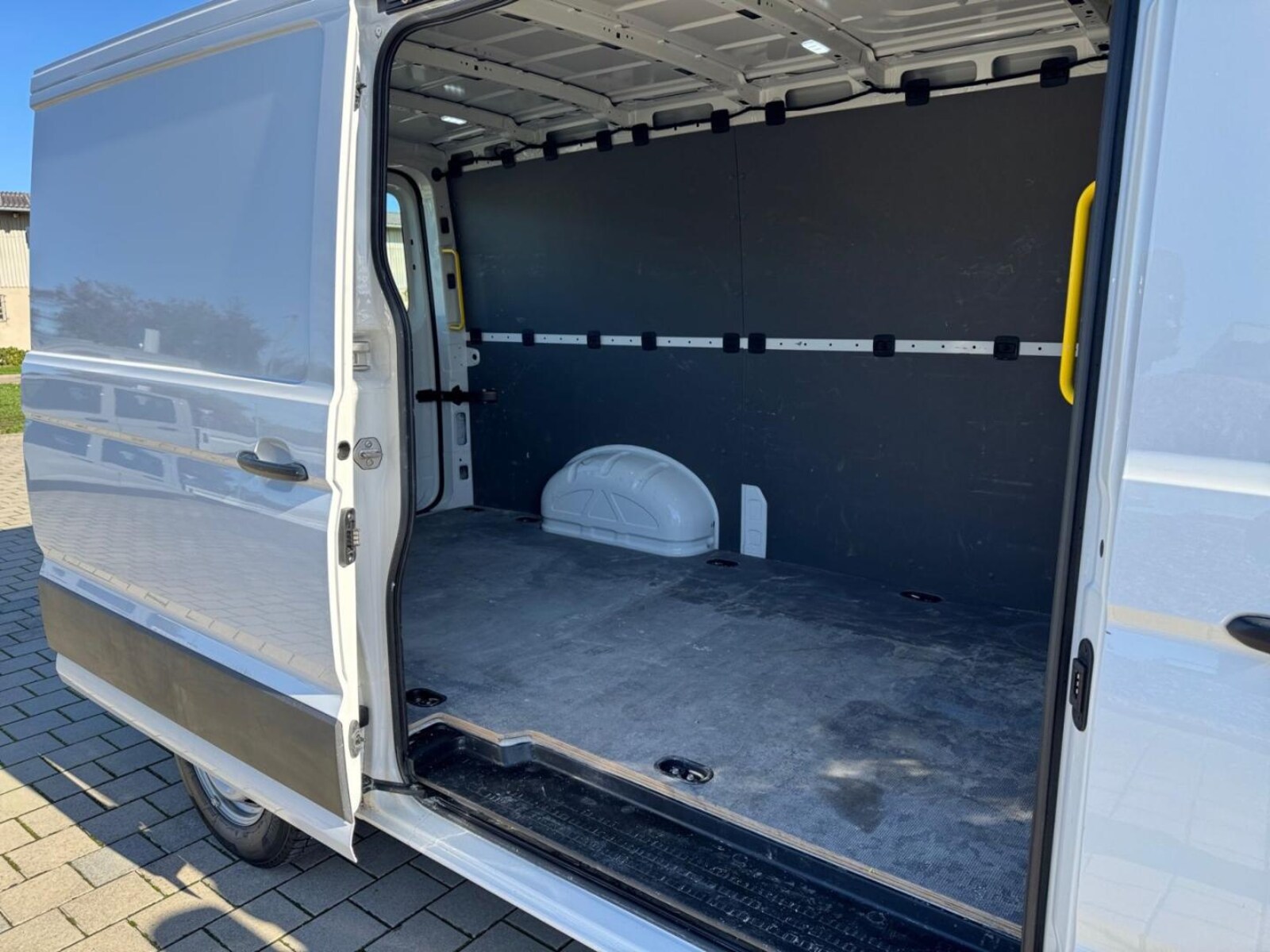 Volkswagen Crafter Kasten mittlerer Radstand – Bild 10