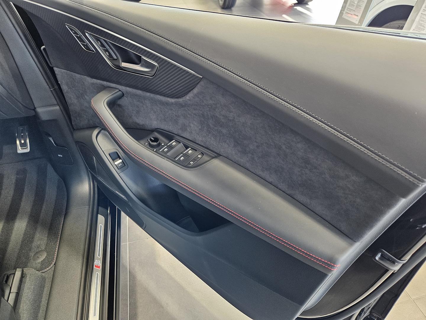 Image about Audi SQ7 SUV TFSI quattro tiptronic