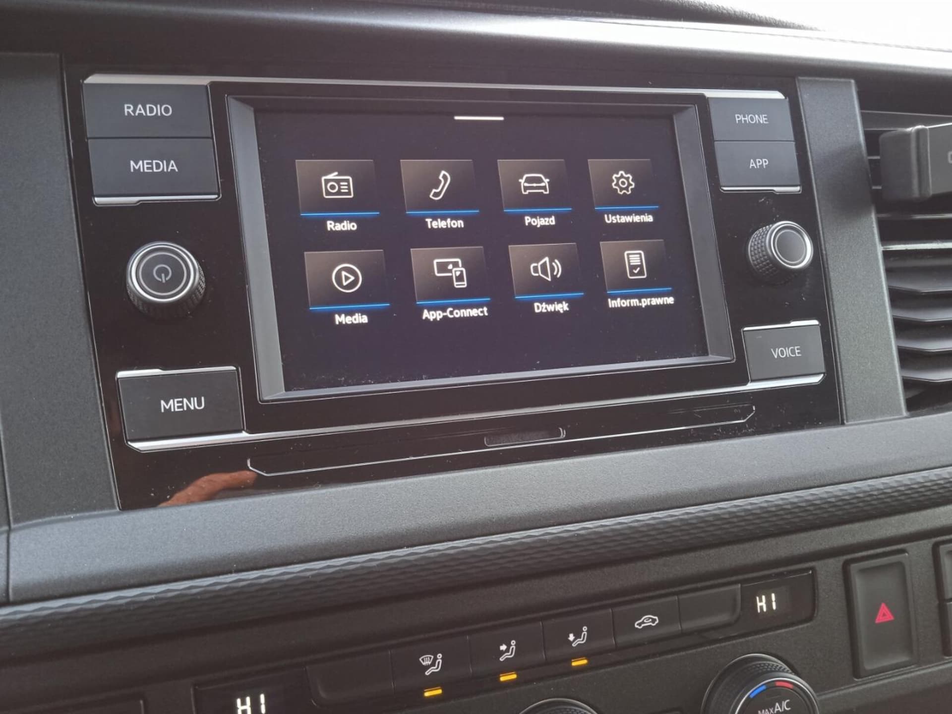Volkswagen Caravelle 6.1 długi roztaw osi S