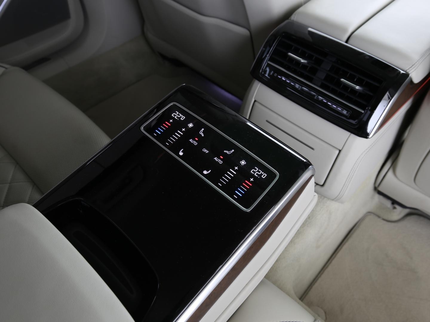 Bild über Audi A8 50 TDI quattro tiptronic - für weitere Informationen kontaktieren Sie den Audi Partner