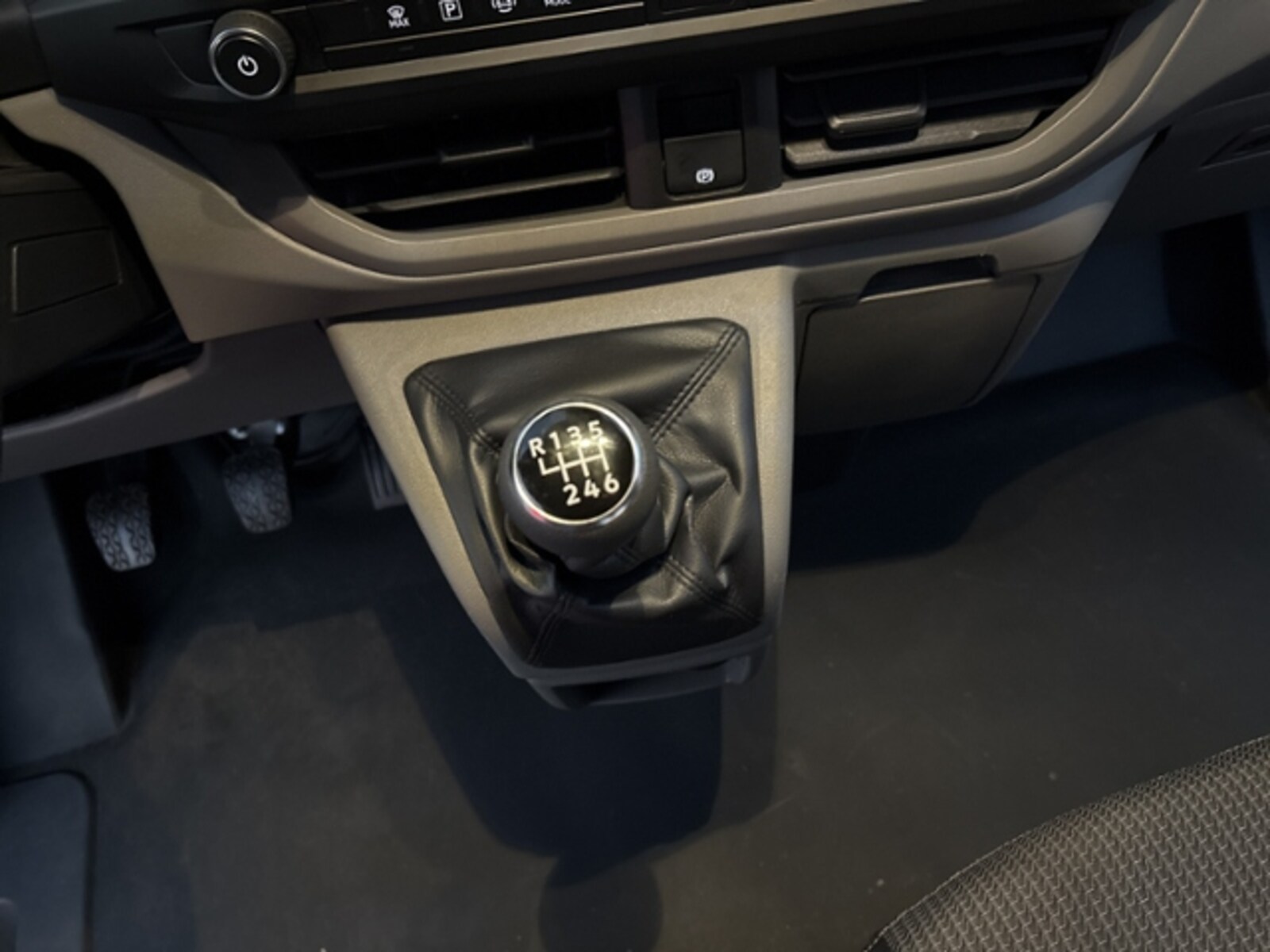 Volkswagen Transporter Kasten langer Radstand – Bild 10