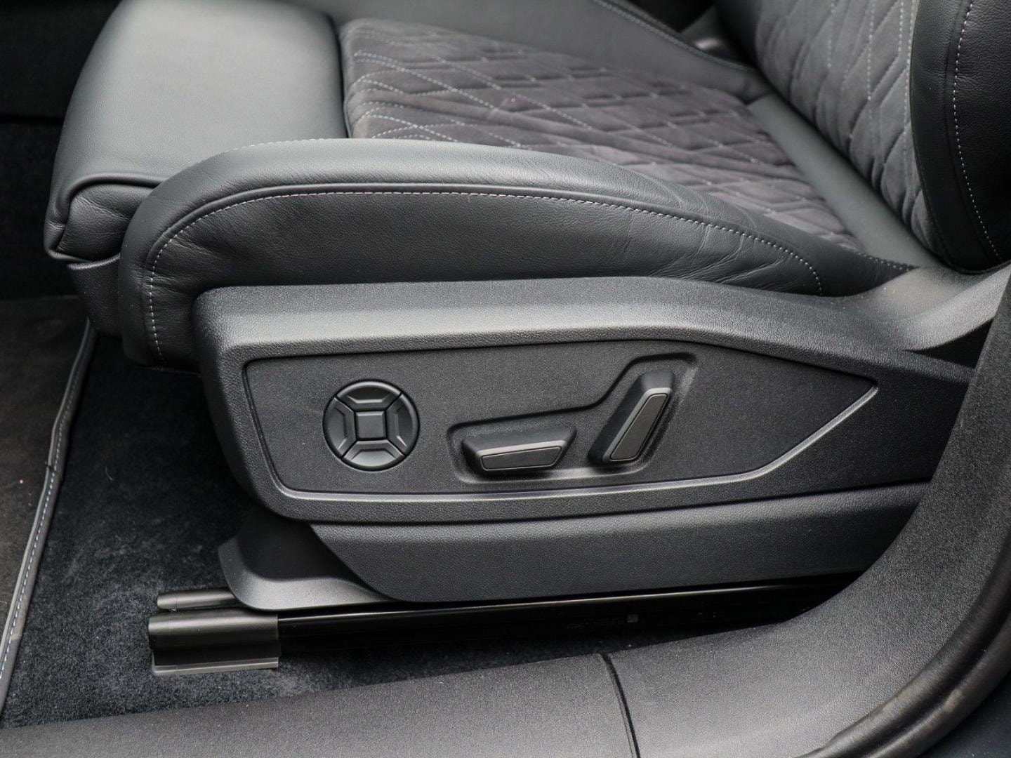 Bild über Audi Q5 SUV TFSI quattro 150 kW S tronic - für weitere Informationen kontaktieren Sie den Audi Partner
