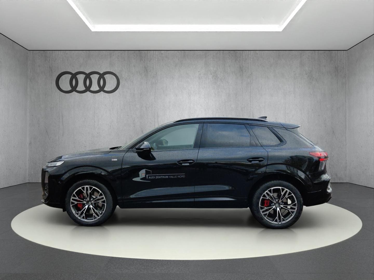 Bild über Audi Q3 SUV TFSI quattro 195 kW S tronic - für weitere Informationen kontaktieren Sie den Audi Partner