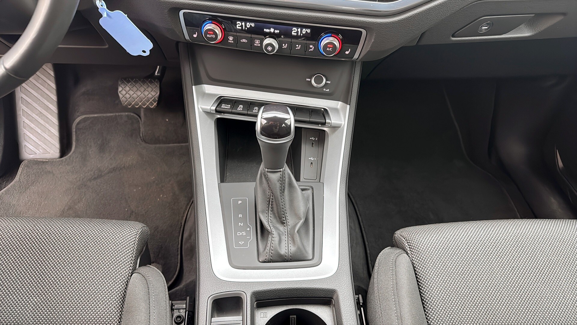 Bild som visar&nbsp;Audi Q3&nbsp;Q3 35 TFSI Proline advanced 150 hk S tronic - för mer information kontakta din Audi Partner