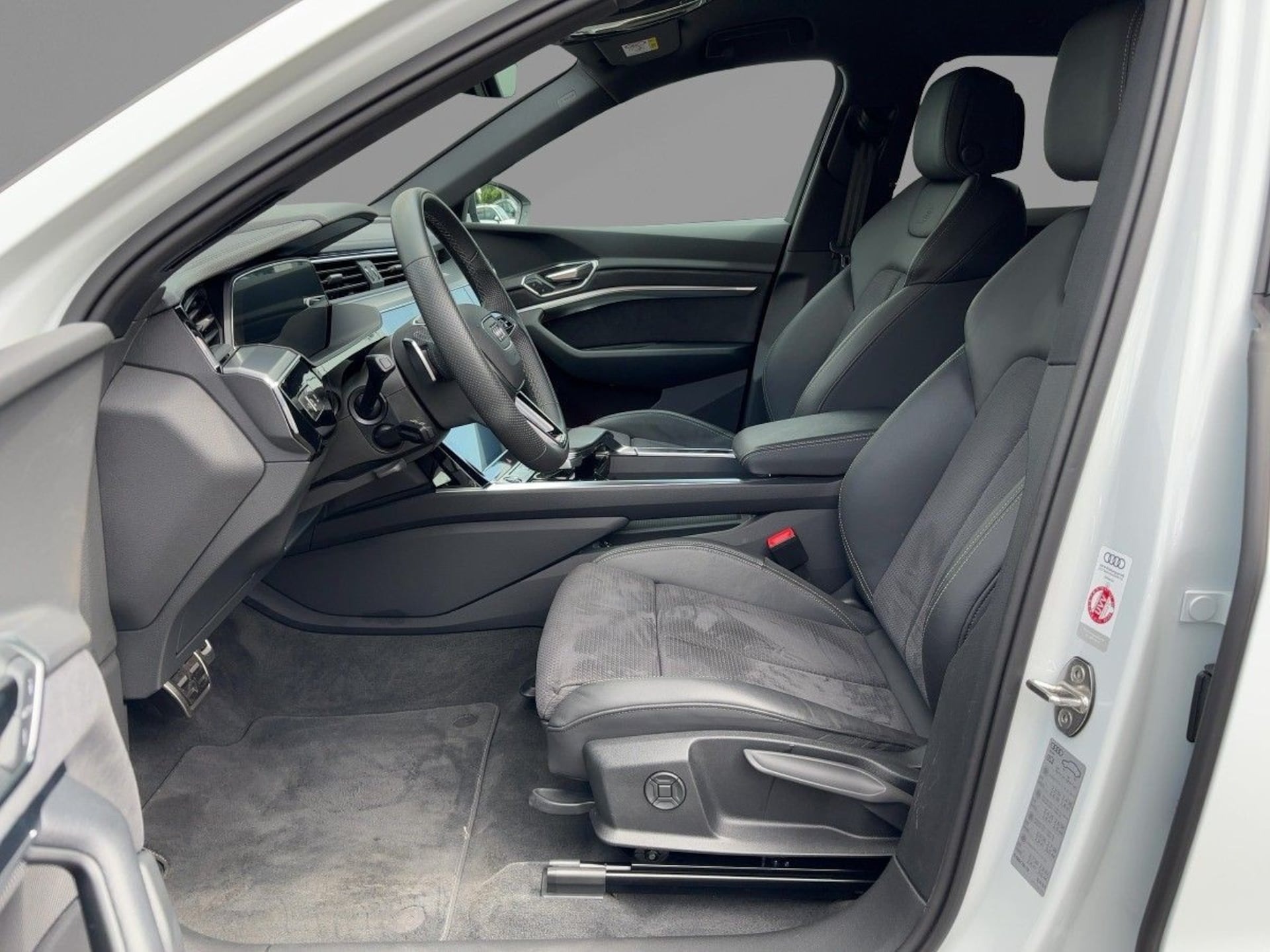Audi Q8 e-tron S line