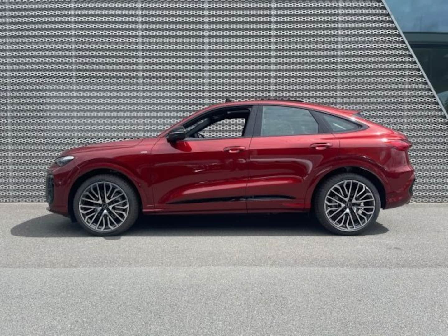 Bild über Audi Q5 Sportback TFSI quattro 150 kW S tronic - für weitere Informationen kontaktieren Sie den Audi Partner