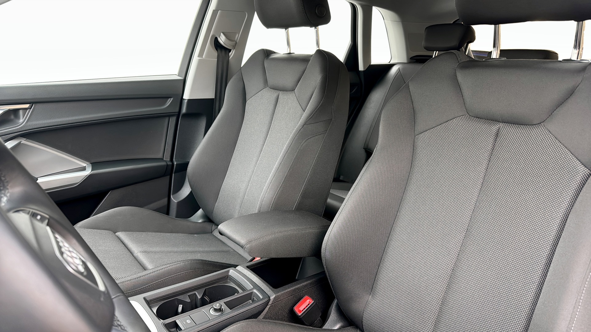 Bild som visar Audi Q3 Q3 35 TFSI Proline advanced 150 hk S tronic - för mer information kontakta din Audi Partner