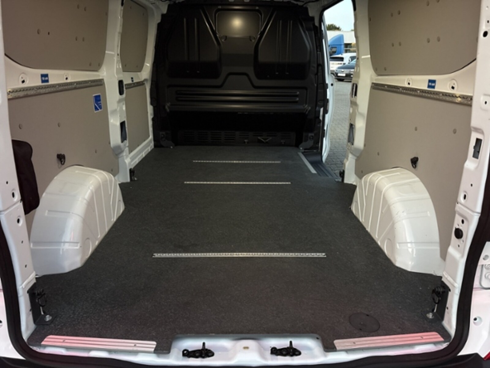 Volkswagen Transporter Kasten langer Radstand – Bild 25