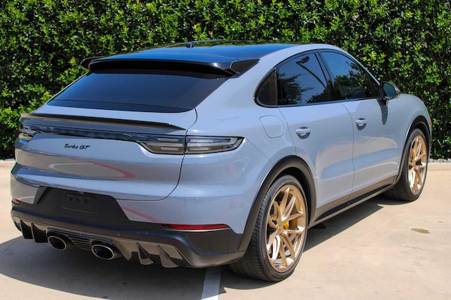 2022 Porsche Cayenne Hybrid