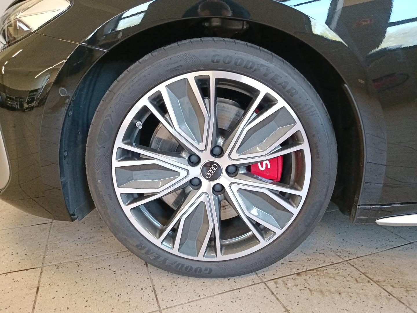 Bild über Audi S5 Limousine TFSI 270 kW S tronic - für weitere Informationen kontaktieren Sie den Audi Partner