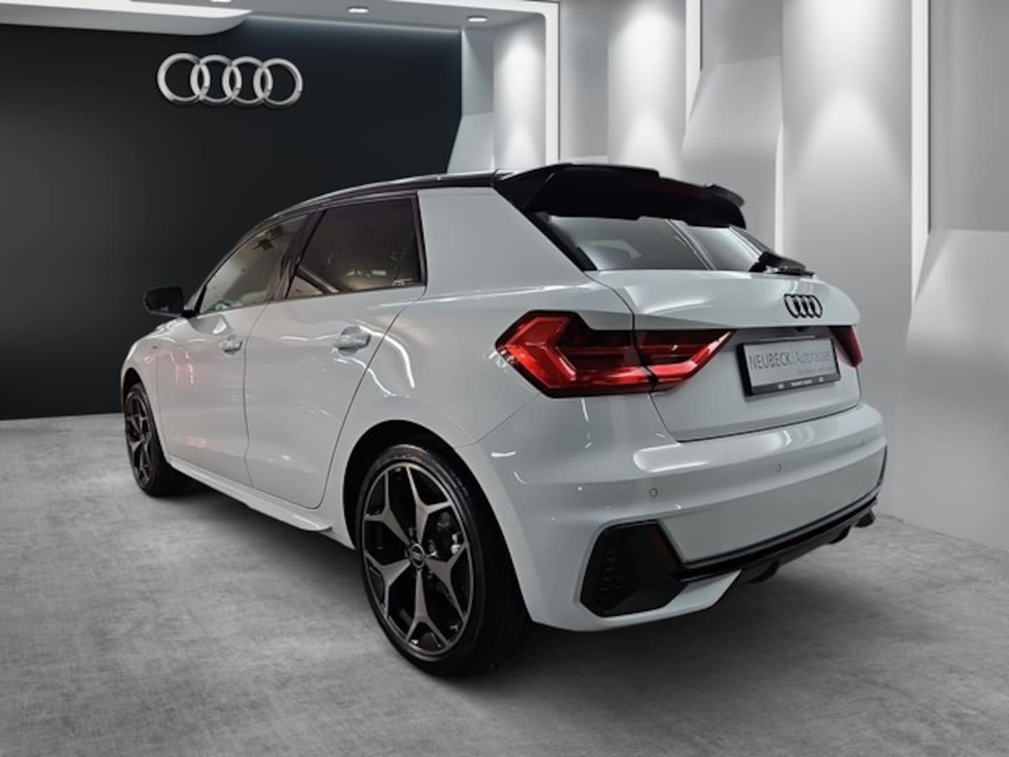 Bild über Audi A1 Sportback S line 30 TFSI S tronic - für weitere Informationen kontaktieren Sie den Audi Partner