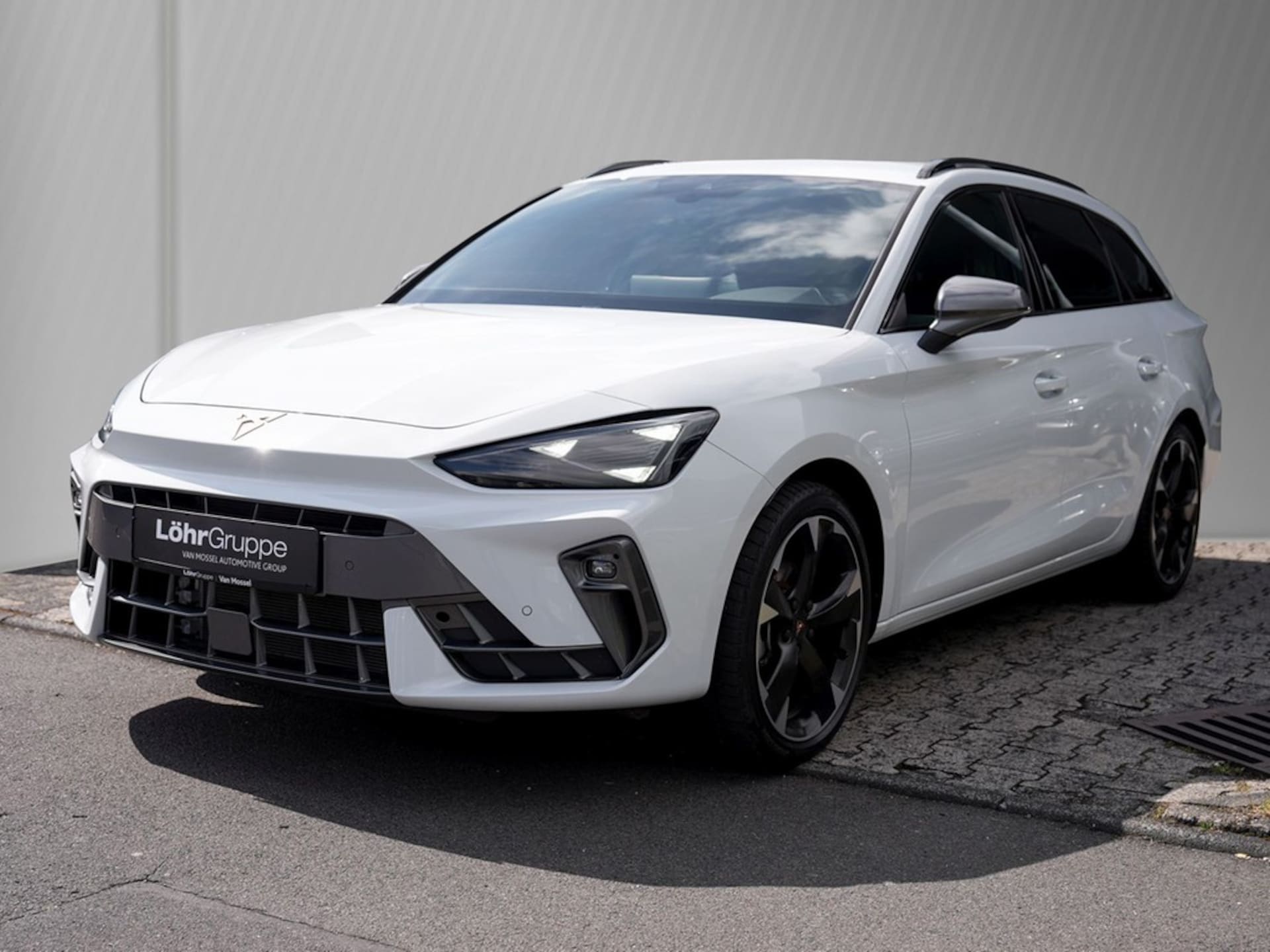 Cupra Leon Sportstourer 2025 — Leon Sportstourer 1,5 eTSI DSG,LED,ALU 18",ACC ...