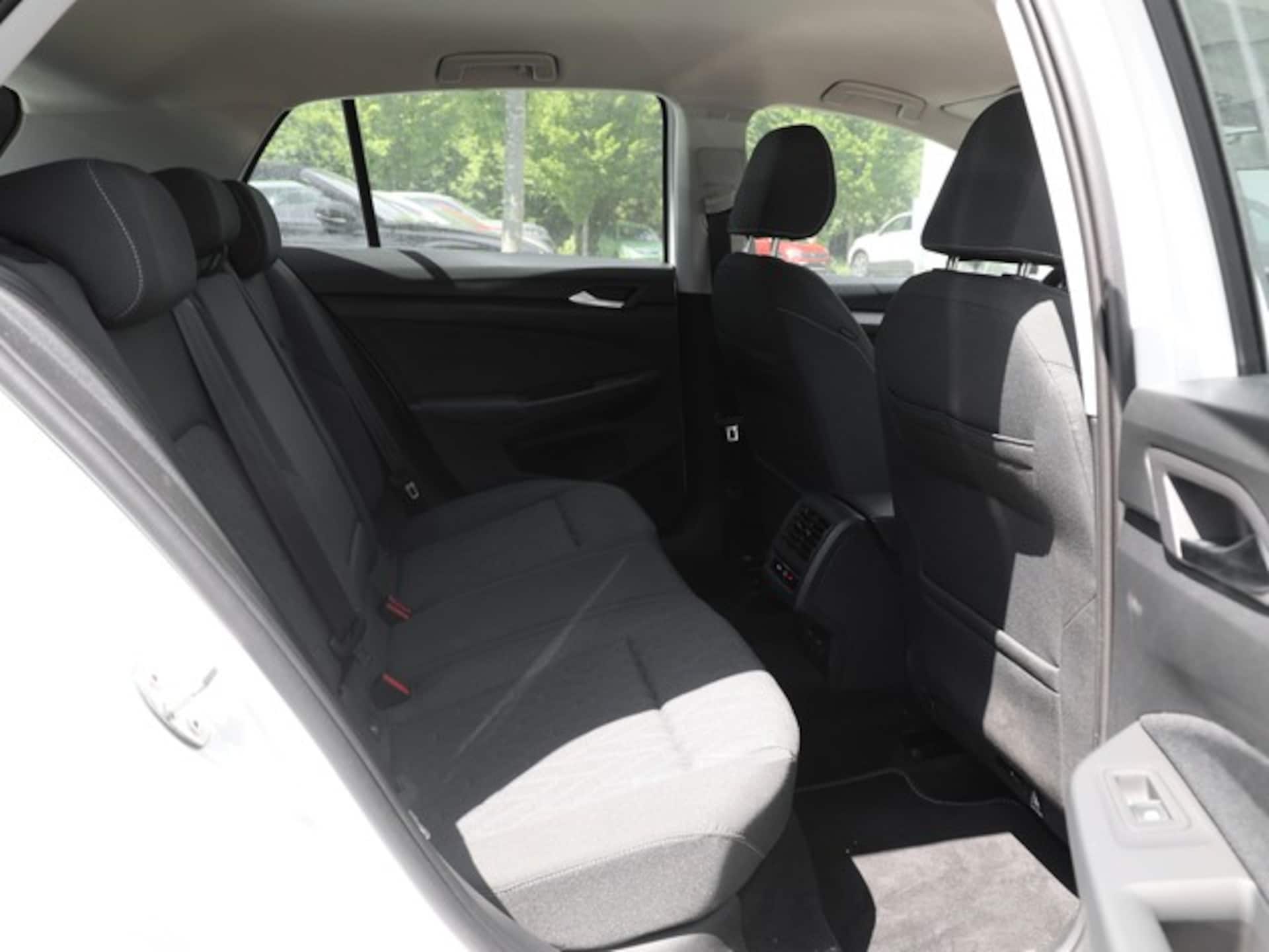 Volkswagen Golf Life