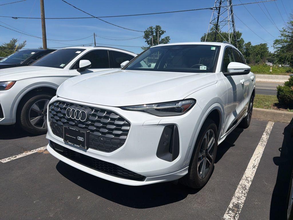 2025 Audi Q5 Premium Plus quattro's photo