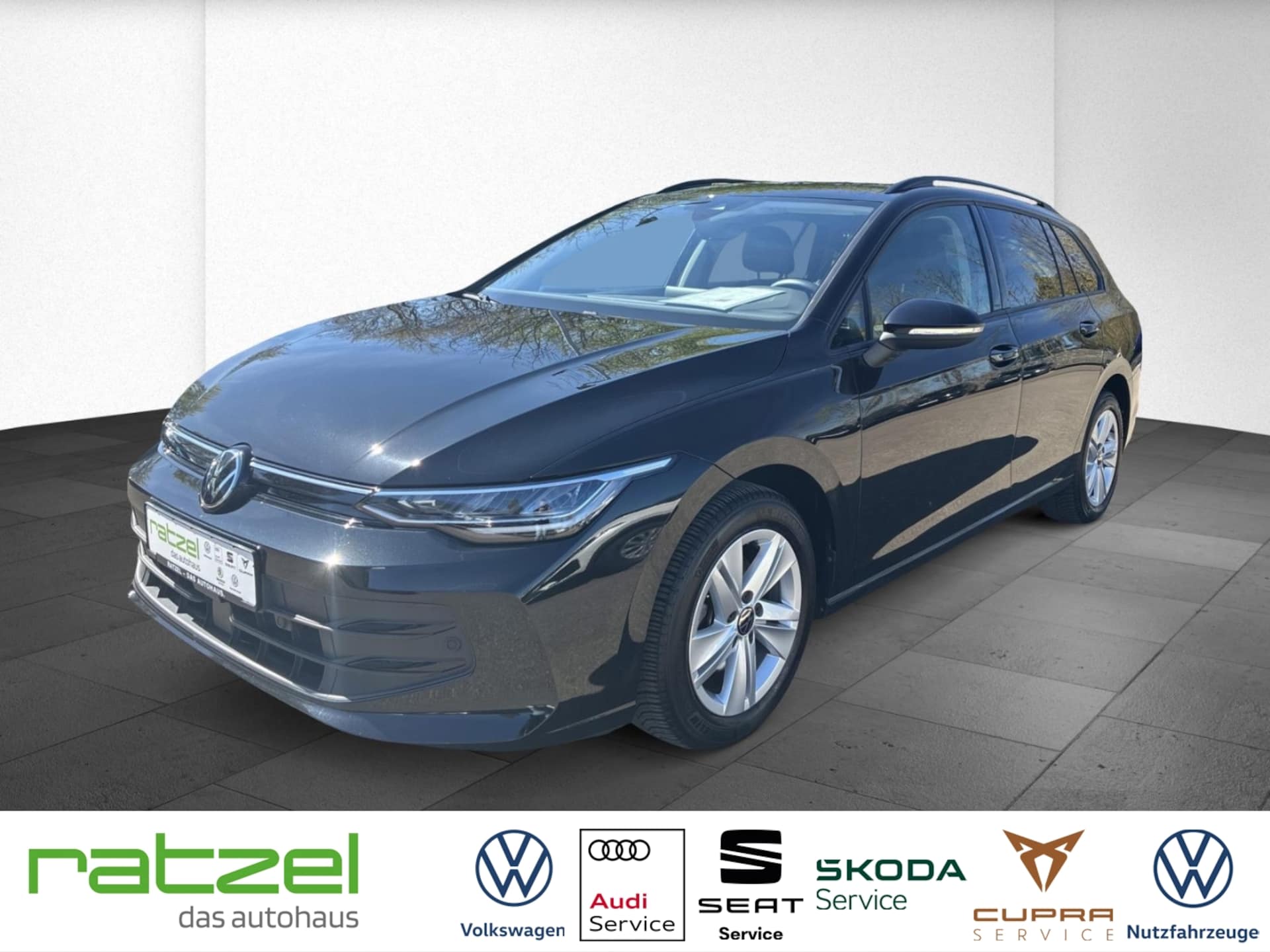 Volkswagen Golf Variant 2025 — Life 1,5 eTSI DSG LED ACC Apple CarPlay