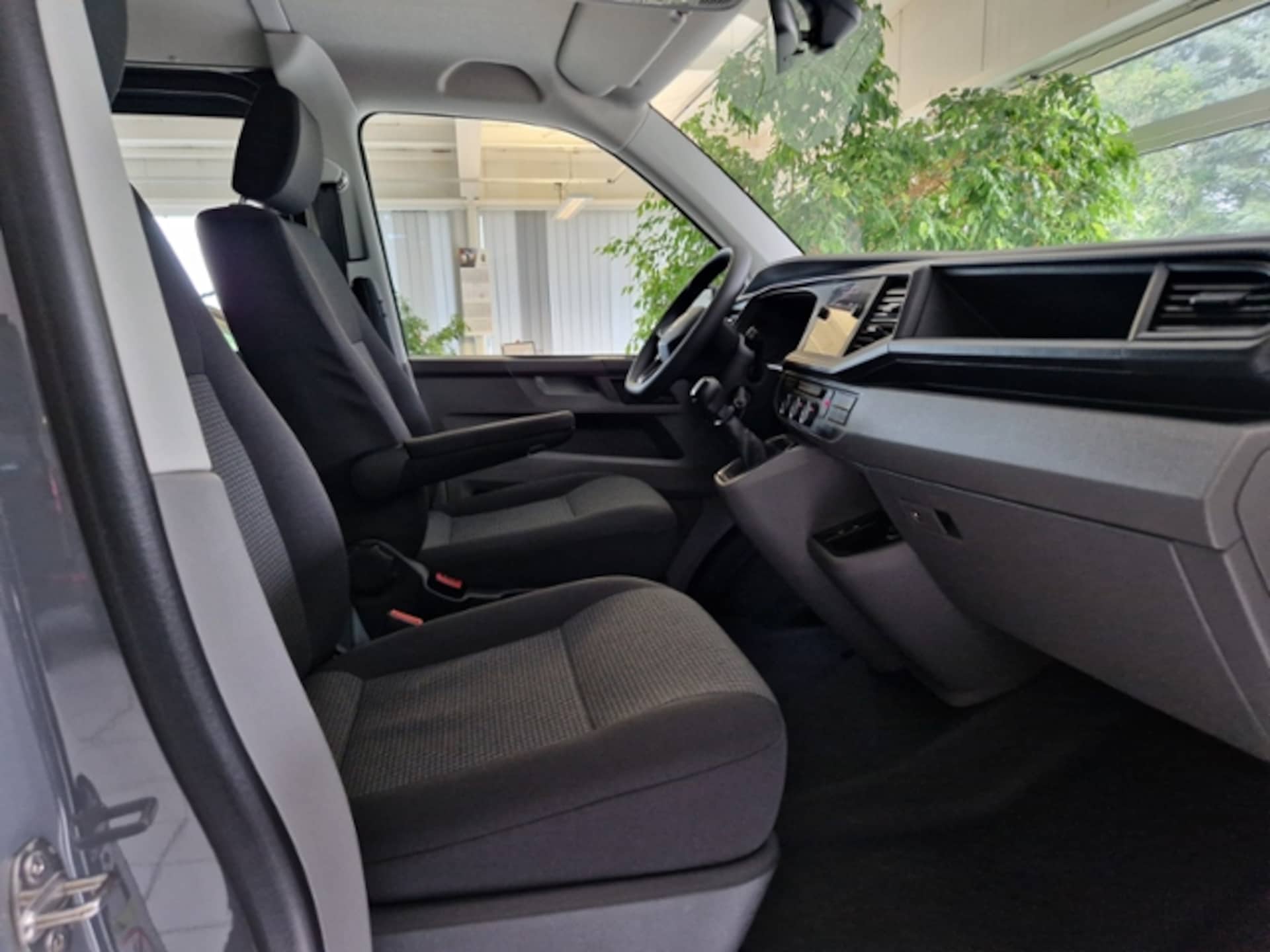 Volkswagen T6.1 Transporter Kombi langer Radstand