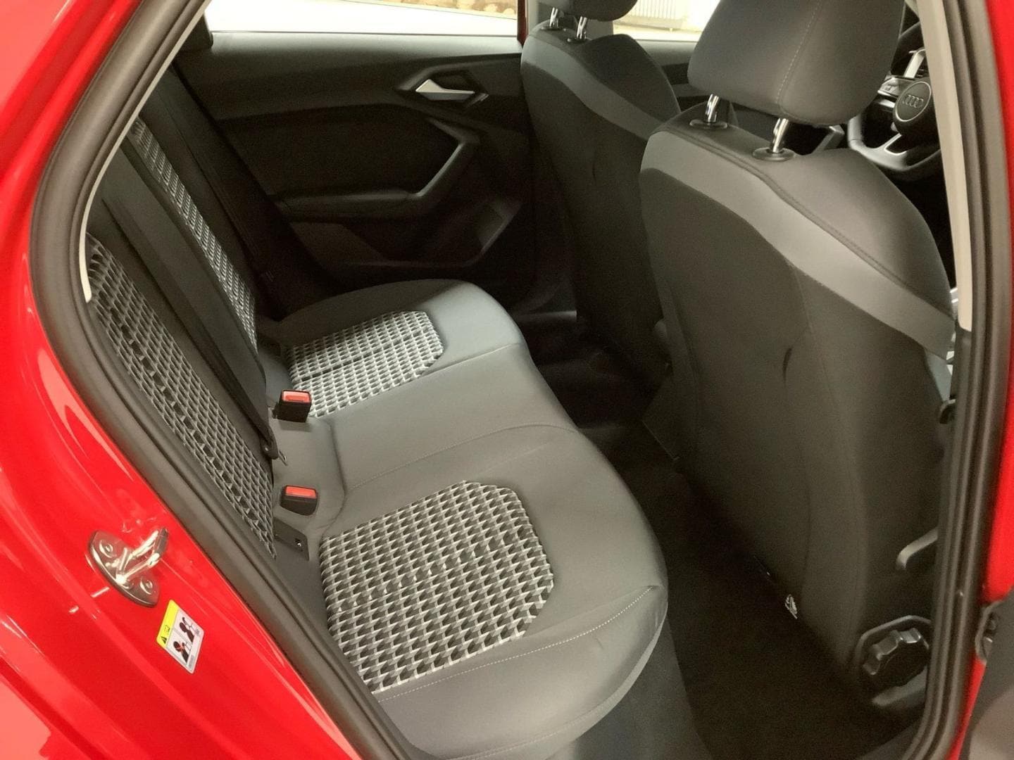 Bild über Audi A1 Sportback S line 30 TFSI S tronic - für weitere Informationen kontaktieren Sie den Audi Partner